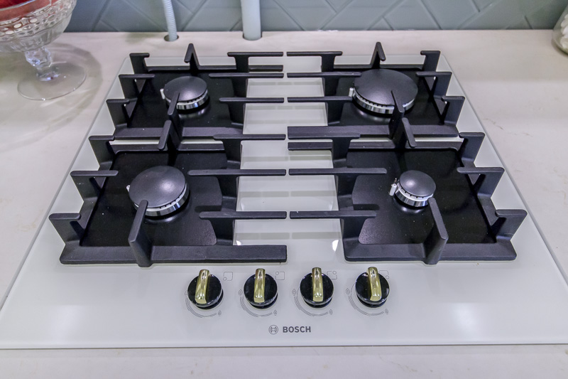 Gas hob with separate hobs