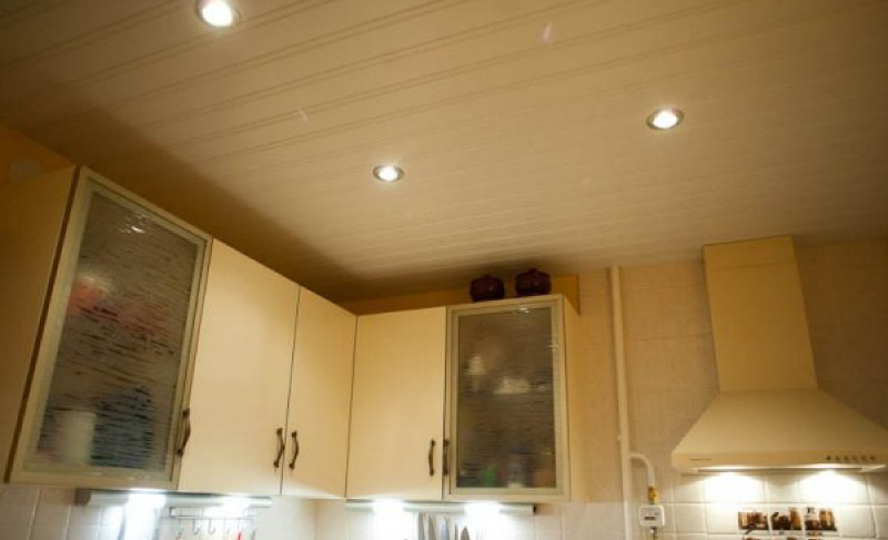 Plastic ceiling in the kitchen