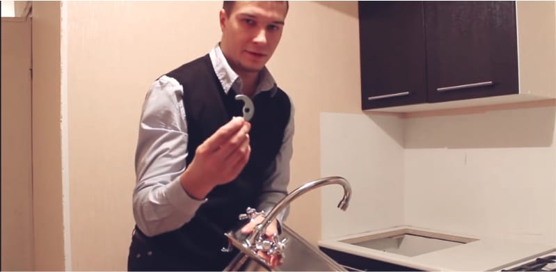Installing the kitchen faucet with your own hands - fasten the clamping washers