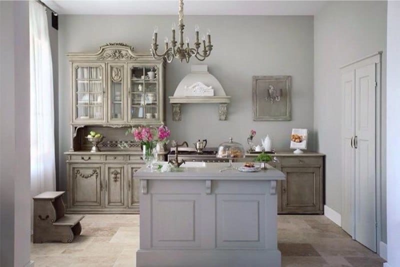 Grey kitchen sa Provence style