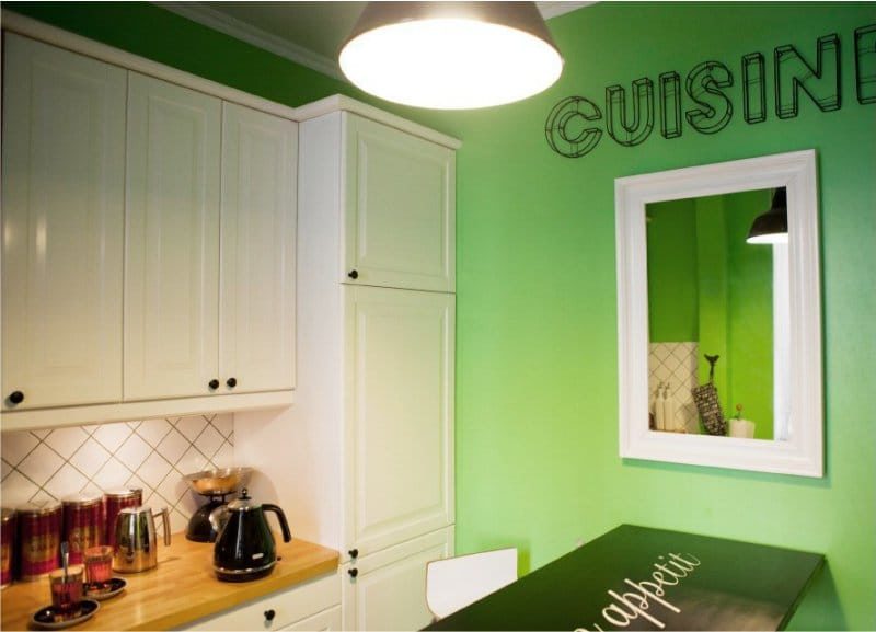 ห้องครัวสีเขียวในการตกแต่งภายใน
