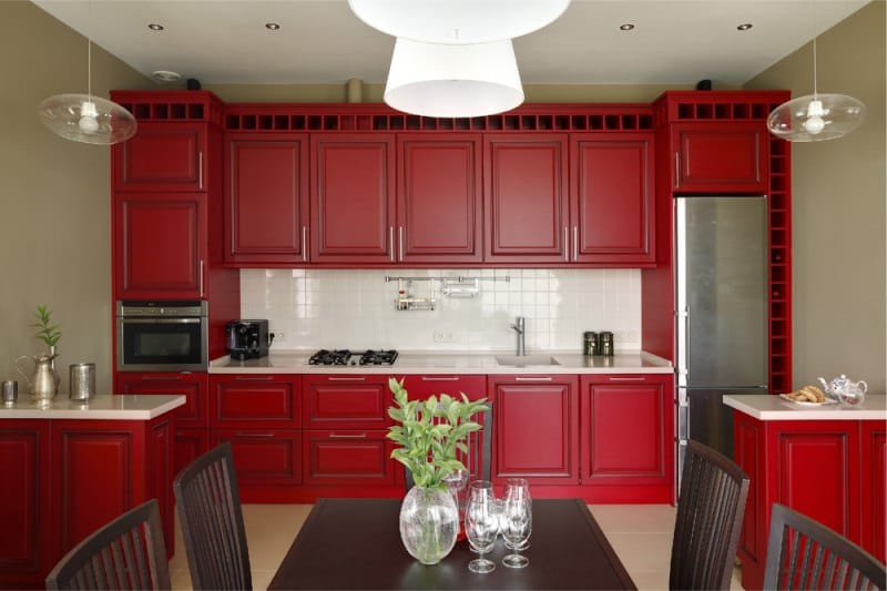 Klasikinė raudona virtuvė