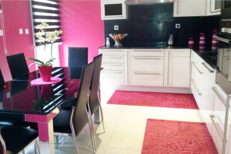 Black and pink kitchen