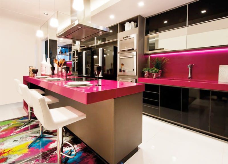 Juoda ir rožinė virtuvė