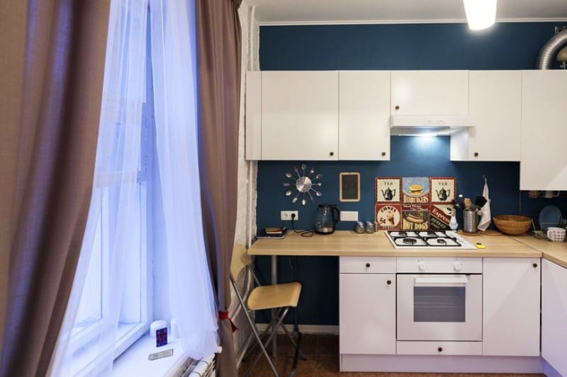 ผ้าม่านสีน้ำตาลในห้องครัว