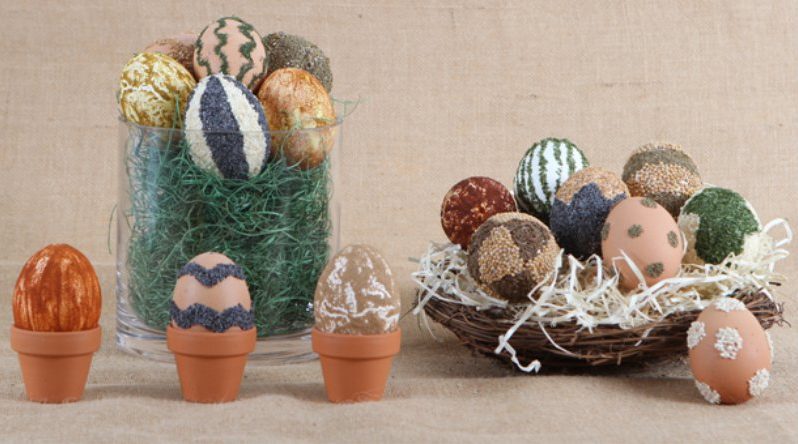 Velykiniai kiaušiniai dekoruoti javais ir prieskoniais