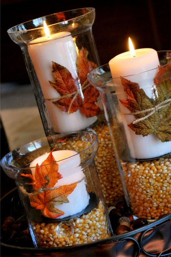 Žvakidės rudens stalo aplinkoje