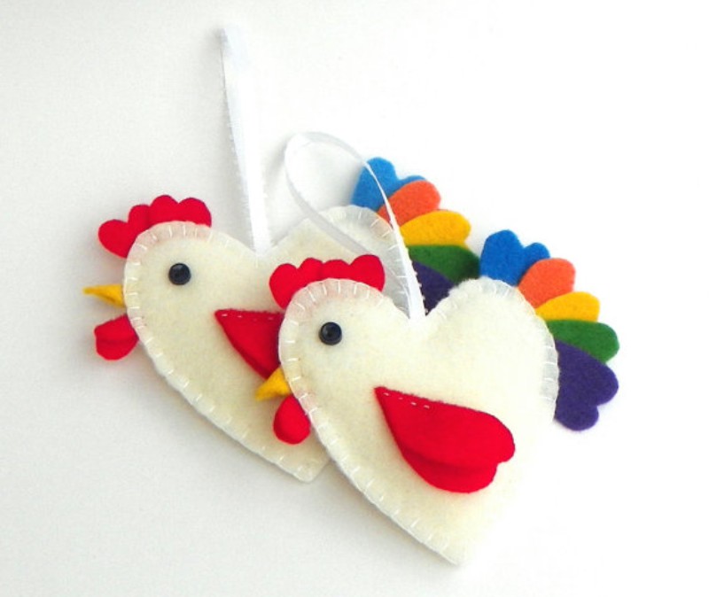 Cockerel hearts to decorate the Christmas tree