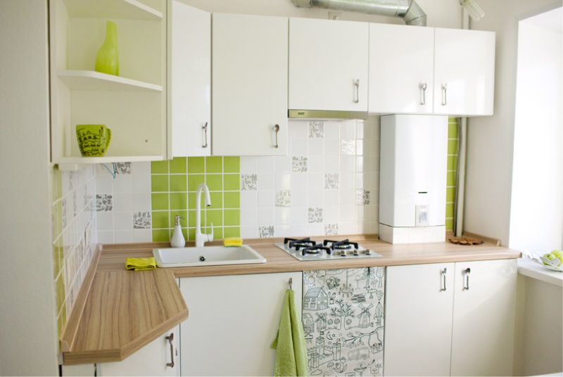 White kitchen with an area of ​​6 square meters. m