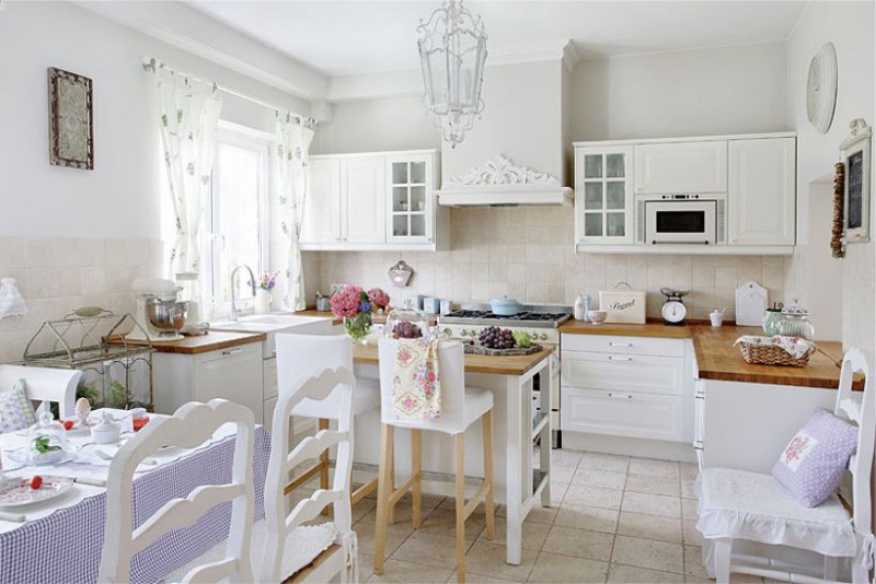 U-shaped kitchen in Provence style