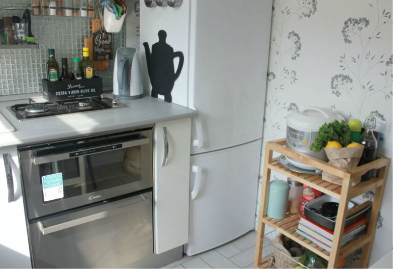 Virtuvė su mobiliuoju lentyna