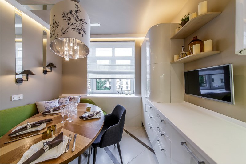 Corner kitchen of 12.8 square meters. m