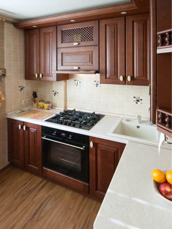 Corner kitchen with reduced sidewall