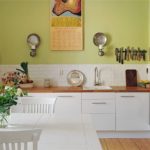Pistáciová farba steny v kuchyni