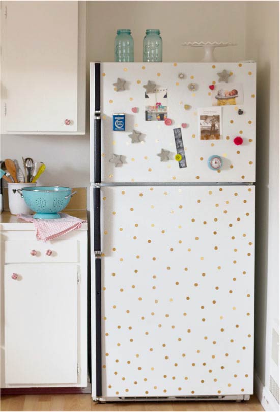 Šaldytuvai dekoruoti naminiais lipdukais