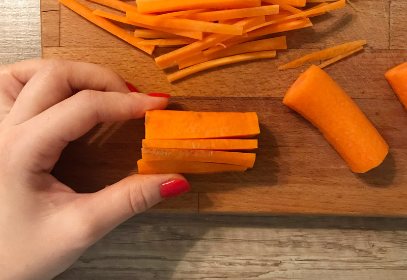 Carrots for pilaf with chicken